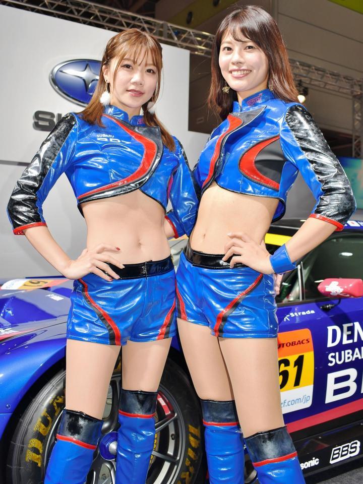 ＳＵＢＡＲＵブースのあやきいく（左）、津田知美