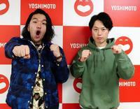２年連続のＭ－１決勝進出を決めた見取り図の盛山晋太郎（左）とリリー＝大阪市・吉本興業大阪本社
