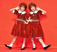 アニー役の荒井美虹（左）、徳山しずく＝東京・日テレホール