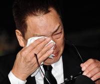 梅宮辰夫さんとの別れを終え、号泣する錦野旦（撮影・出月俊成）