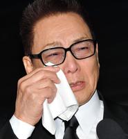 梅宮辰夫さんとの思い出を涙ながらに語る錦野旦＝都内（撮影・出月俊成）