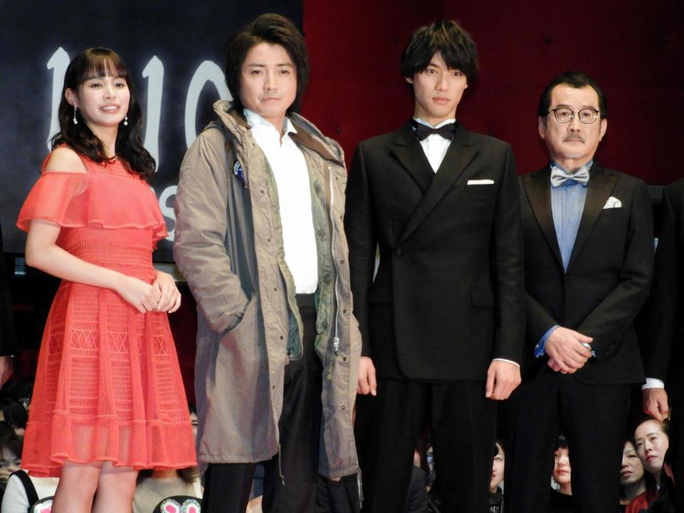 　試写会に出席した（左から）関水渚、藤原竜也、福士蒼汰、吉田鋼太郎＝都内