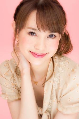 タレントの上原さくら（公式ブログから）