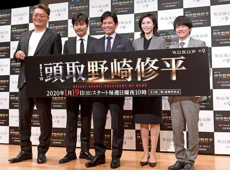 　舞台あいさつを行った（右から）風間俊介、松嶋菜々子、織田裕二、小澤征悦、権野元監督＝東京・丸ビルホール（撮影・開出牧）