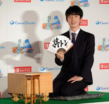 将棋ゲーを監修したム藤井聡太七段＝ザ・ストリングス表参道（撮影・三好信也）