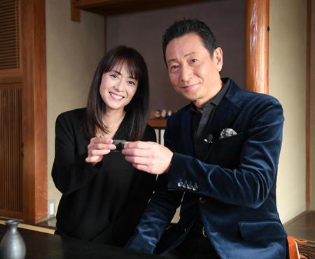 テレビ大阪の「おとな旅あるき旅」で共演する後藤久美子（左）と三田村邦彦＝京都市東山区の総本家ゆどうふ奥丹清水（撮影・山口登）