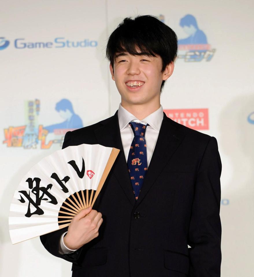 将棋ゲーを監修したム藤井聡太七段＝ザ・ストリングス表参道（撮影・三好信也）