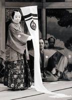 １９７２年１２月、中座公演「鼻の六兵衛」で藩主有馬玄蕃頭を演じた小島慶四郎さん（Ｃ）松竹