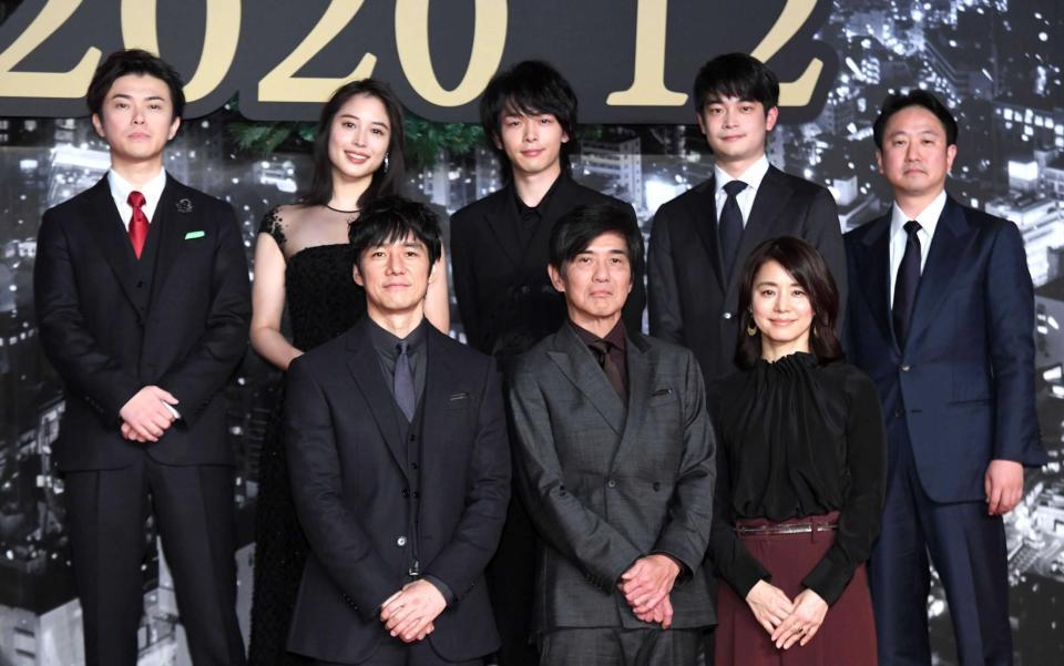 　制作発表会見を行った（前列左から）西島秀俊、佐藤浩市、石田ゆり子、（後列左から）勝地涼、広瀬アリス、中村倫也、井之脇海、波多野貴文監督
