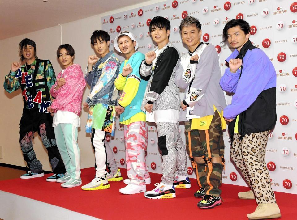 　ポーズを決めるＤＡ　ＰＵＭＰの（左から）ＴＯＭＯ、ＤＡＩＣＨＩ、ＹＯＲＩ、ＩＳＳＡ、ＫＥＮＺＯ、ＫＩＭＩ、ＵーＹＥＡＨ