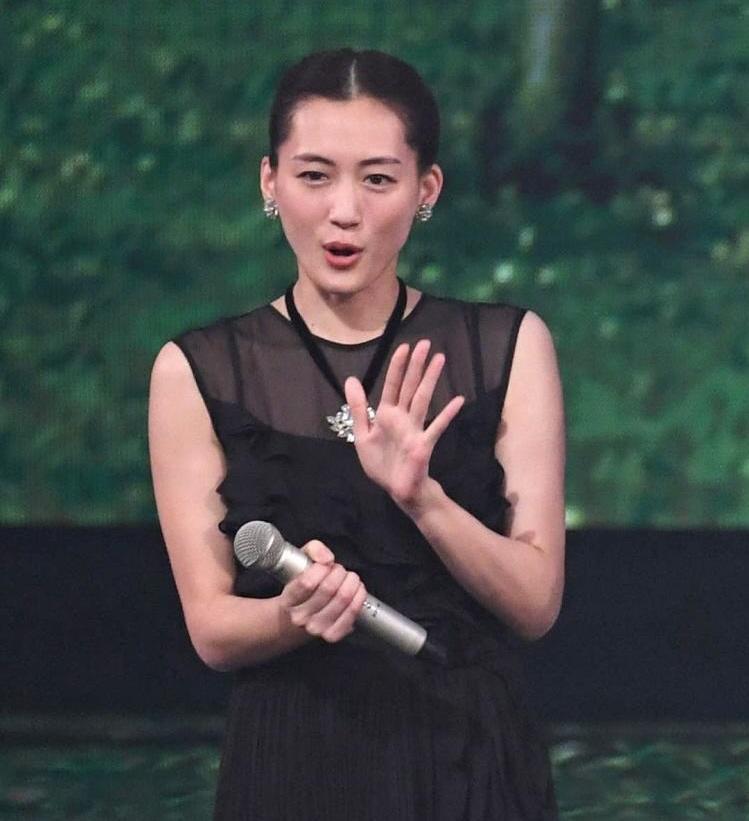 リハーサルを行う司会の綾瀬はるか＝ＮＨＫホール