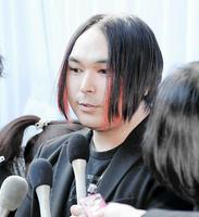 昨年４月、都内の青山葬儀所で恩師・内田裕也さんの思い出を語った美勇士