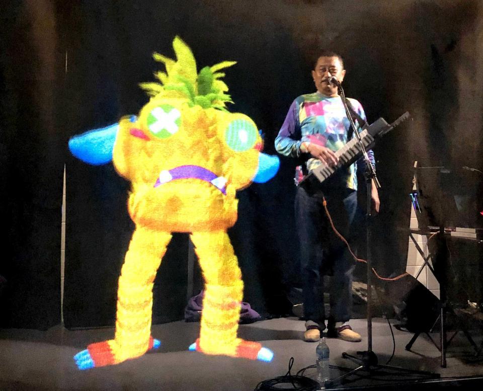 　パンキーファインと並ぶブラザートム（右） 