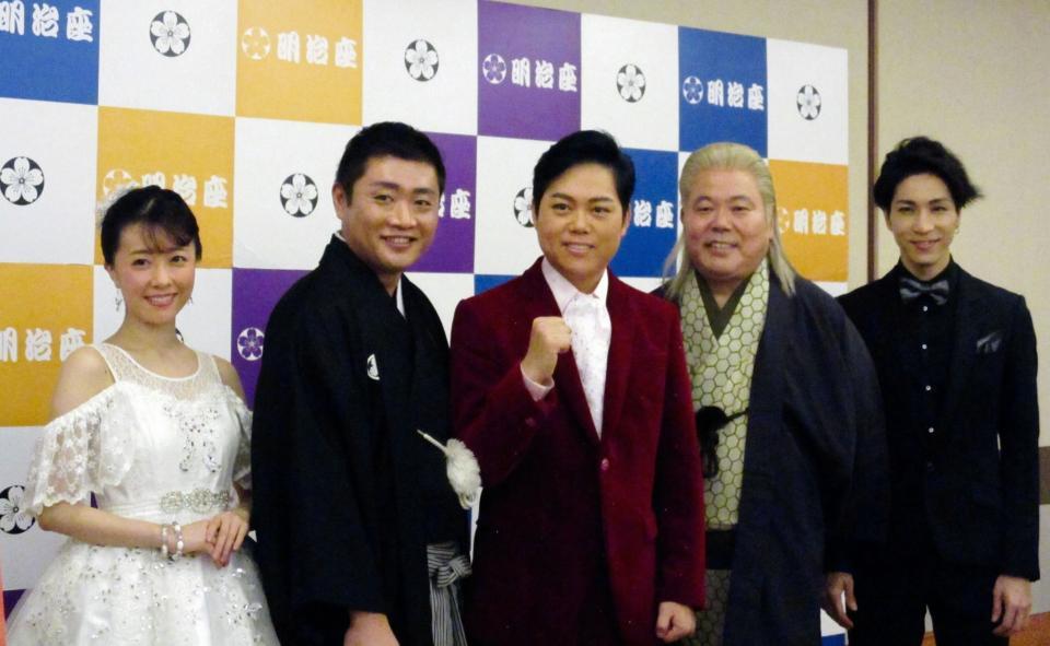 　明治座１月「三山ひろし特別公演」の初日を迎えた（左から）清水佐紀、立川志の春、三山ひろし、ほんこん、田中稔彦＝東京・明治座