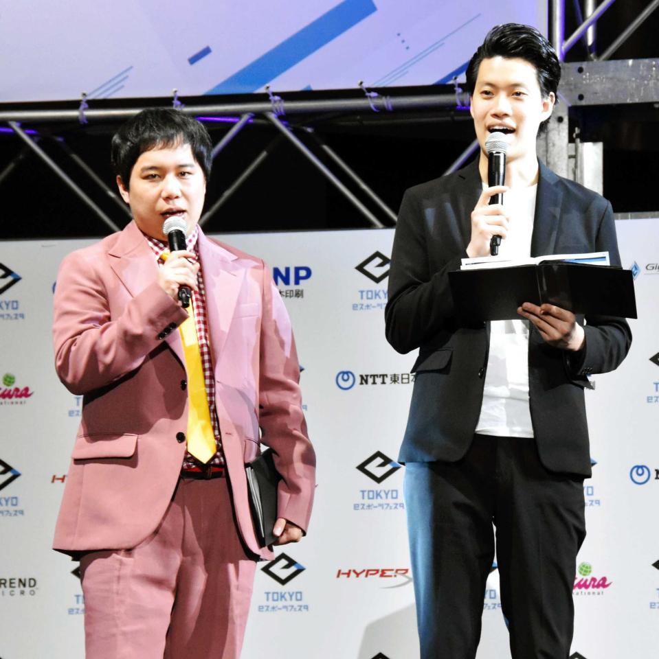 　イベントでＭＣを務めた霜降り明星・せいや（左）と粗品＝東京ビッグサイト