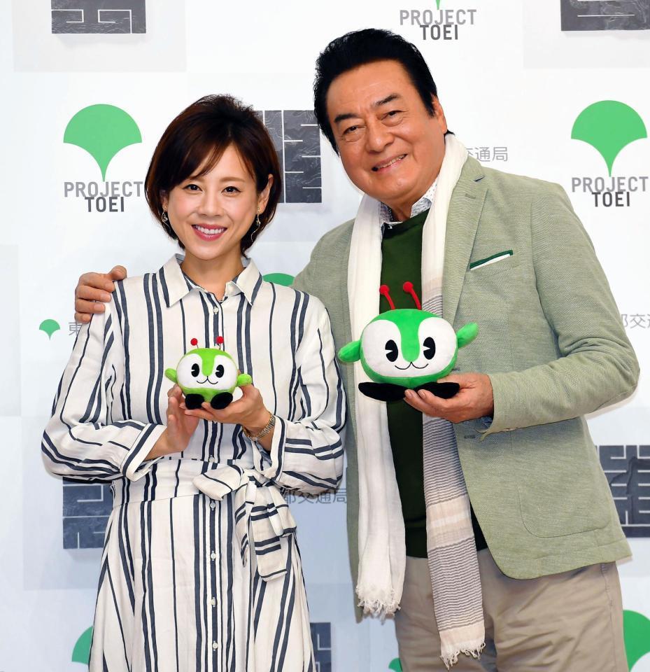 　特別ゲストとして登場した高橋英樹、真麻親子＝東京・東雲