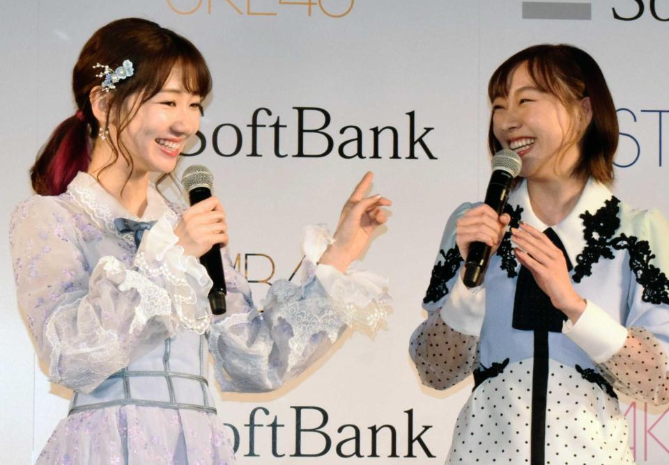 　発表会に出席したＡＫＢ４８・柏木由紀（左）とＳＫＥ４８・須田亜香里＝東京・秋葉原のＡＫＢ４８劇場