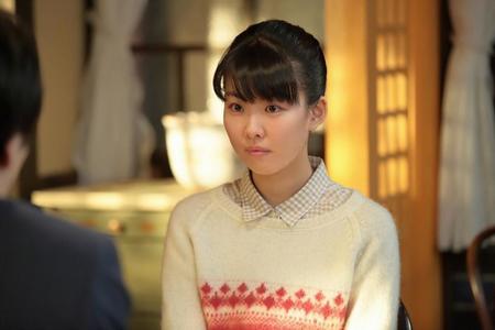 カフェ『ＳＵＮＮＹ』で信作（林遣都）の話を聞く百合子（福田麻由子）