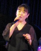 １周年記念ライブを行った真由子＝東京・六本木クラップス