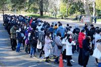 沢尻エリカ初公判の傍聴券を求める人々＝日比谷公園（撮影・堀内翔）