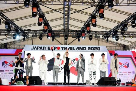 　「Ｊａｐａｎ　Ｅｘｐｏ　Ｔｈａｉｌａｎｄ　２０２０」でファンに呼びかけるＳｎｏｗ　Ｍａｎ