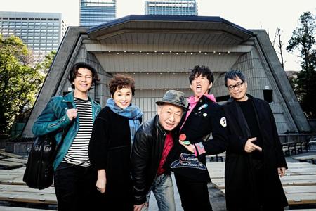 「輝き続けるキヨシロー」に出演する（左から）武田真治、大竹しのぶ、泉谷しげる、木村拓哉、いとうせいこう（撮影：有賀幹夫）