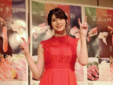「『富山のさかな』おもてなしフェア」に登場したアンジェラ芽衣＝東京都千代田区のザ・キャピトルホテル東急