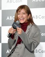 スーツ姿でイベントに出席したローラ＝東京都渋谷区のセルリアンタワー東急ホテル（撮影・出月俊成）