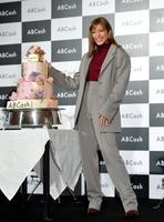 スーツ姿でイベントに出席したローラ＝東京都渋谷区のセルリアンタワー東急ホテル（撮影・出月俊成）