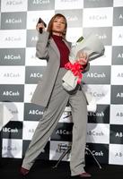 スーツ姿でイベントに出席したローラ＝東京都渋谷区のセルリアンタワー東急ホテル（撮影・出月俊成）