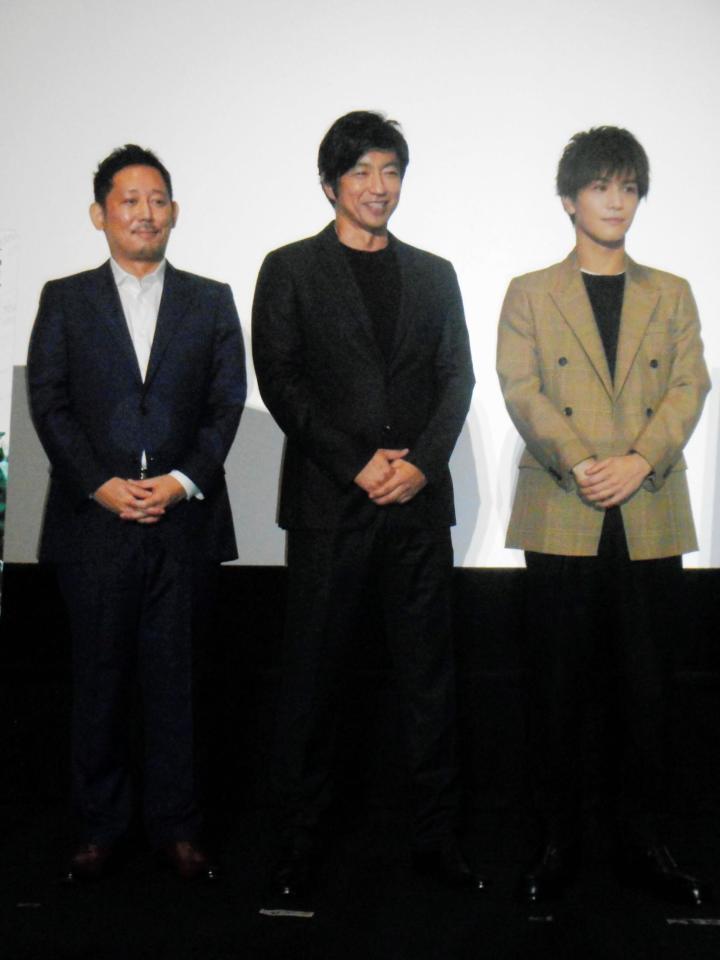 「ＡＩ崩壊」大ヒット！舞台あいさつに登壇した（左から）入江悠監督、大沢たかお、三代目Ｊ　ＳＯＵＬ　ＢＲＯＴＨＥＲＳの岩田剛典＝大阪市内