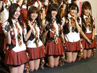 　（左から）ＳＫＥ４８の松井珠理奈、ＫＡＢ４８の大島優子、前田敦子、渡辺麻友、高橋みなみ＝２０１０年３月