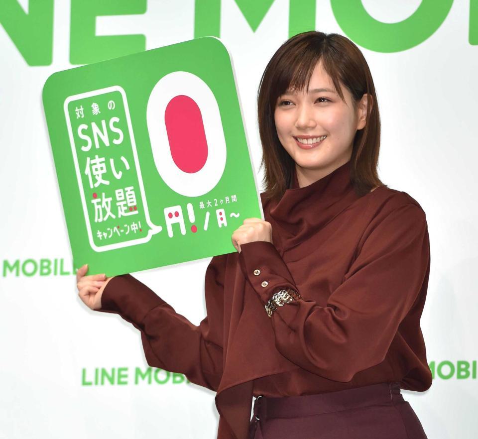 　ＬＩＮＥモバイルの発表会に登場した本田翼（撮影・西岡正）