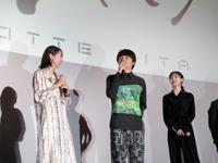 映画「踊ってミタ」の完成披露舞台あいさつを行った（左から）武田玲奈、岡山天音、加藤小夏＝東京・ユナイテッド・シネマアクアシティお台場