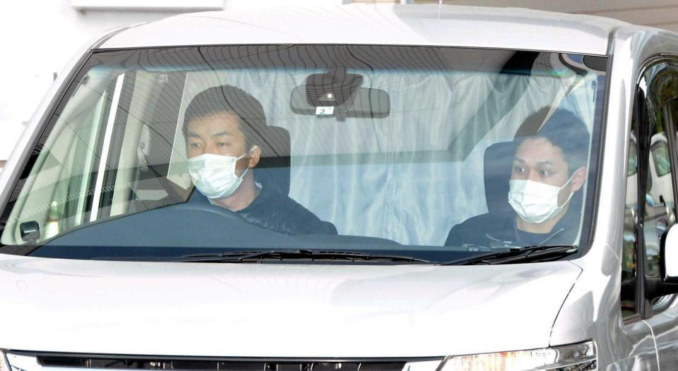 　槇原敬之容疑者を乗せたと思われる車の後部座席はカーテンで覆われていた＝東京・湾岸警察署（撮影・村中拓久）