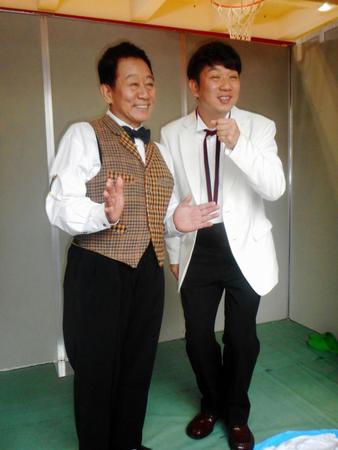 「スカーレット」のトークイベントに出演したオール阪神（左）とＴＫＯ・木本武宏＝大阪市内
