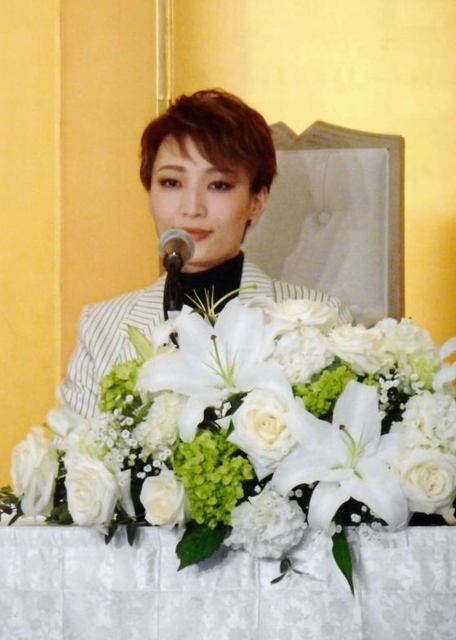 雪組退団の望海風斗「20年が区切りかなと」 同時退団の真彩希帆は