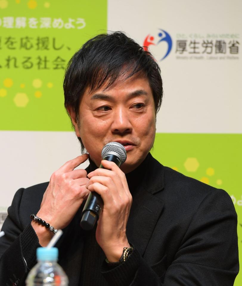 真剣な表情で依存症について話す高知東生＝東京・神田明神ホール（撮影・金田祐二）