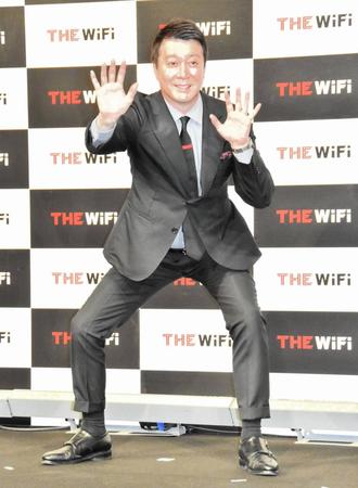 力士ポーズをとる加藤浩次＝東京・ザ・リッツ・カールトン東京