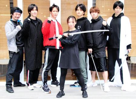 殺陣初挑戦となる今泉佑唯（中央）