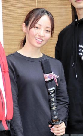 殺陣初挑戦となる今泉佑唯＝東京・西新宿