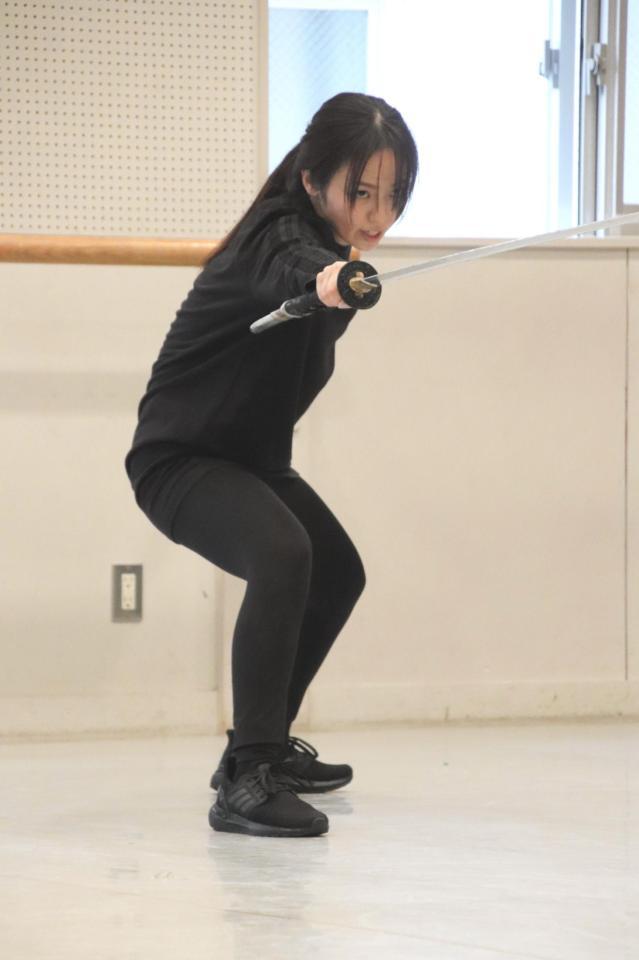 殺陣初挑戦となる今泉佑唯＝東京・西新宿