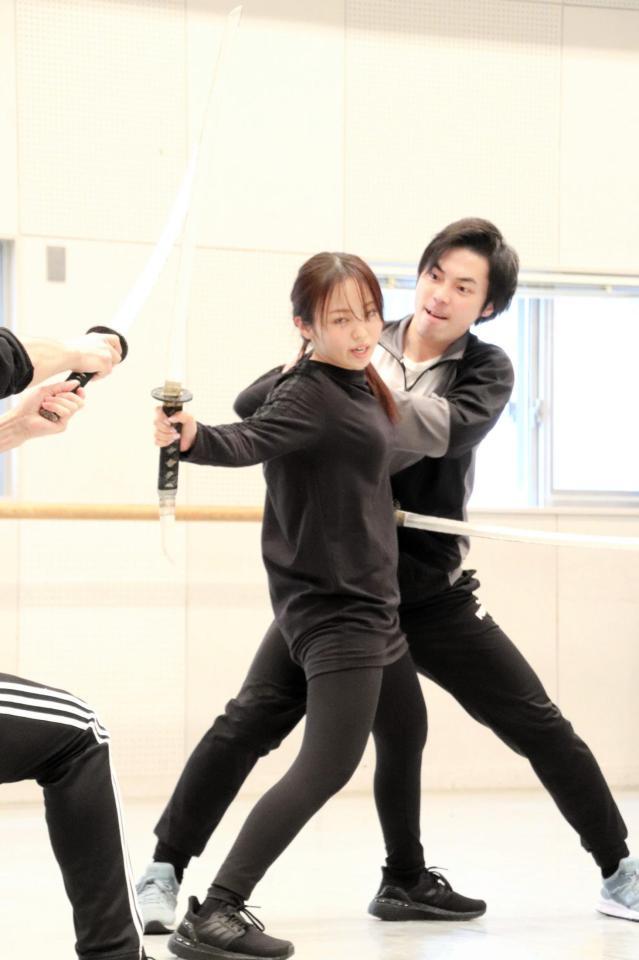 殺陣初挑戦となる今泉佑唯＝東京・西新宿