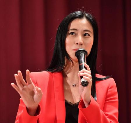 　トークショーを行った三浦瑠麗氏＝東京・日比谷コンベンションホール