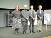 「第１回大島渚賞」記念上映会でトークイベントを行った（左から）荒木啓子氏、坂本龍一、小田香監督、黒沢清監督＝東京・丸ビルホール