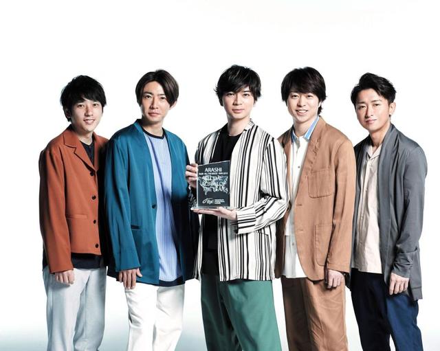 嵐 世界一！日本のアーティスト初 ベスト盤が「19年最も売れた