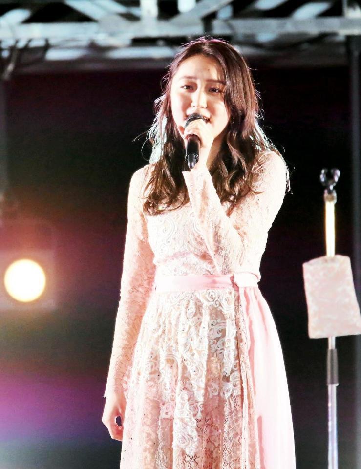 　卒業ライブで熱唱するアンジュルム・室田瑞希