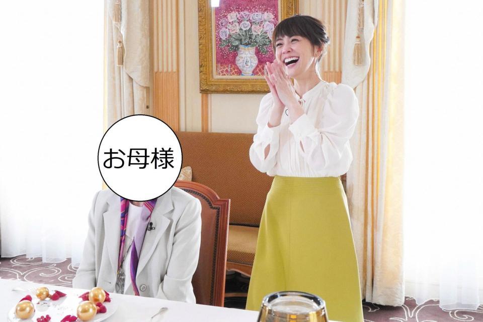 　「愛情！マザーＳＨＯＷ」に出演した小林麻耶（右）と母親（Ｃ）フジテレビ