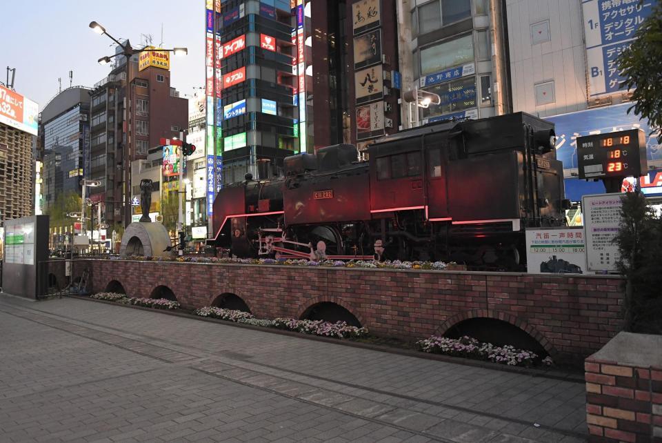 閑散とする新橋駅前のＳＬ広場