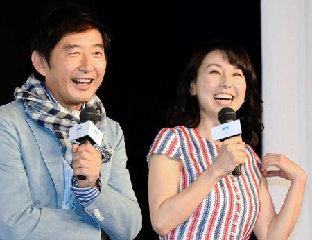 　石田純一（左）と東尾理子夫妻＝１３年５月撮影